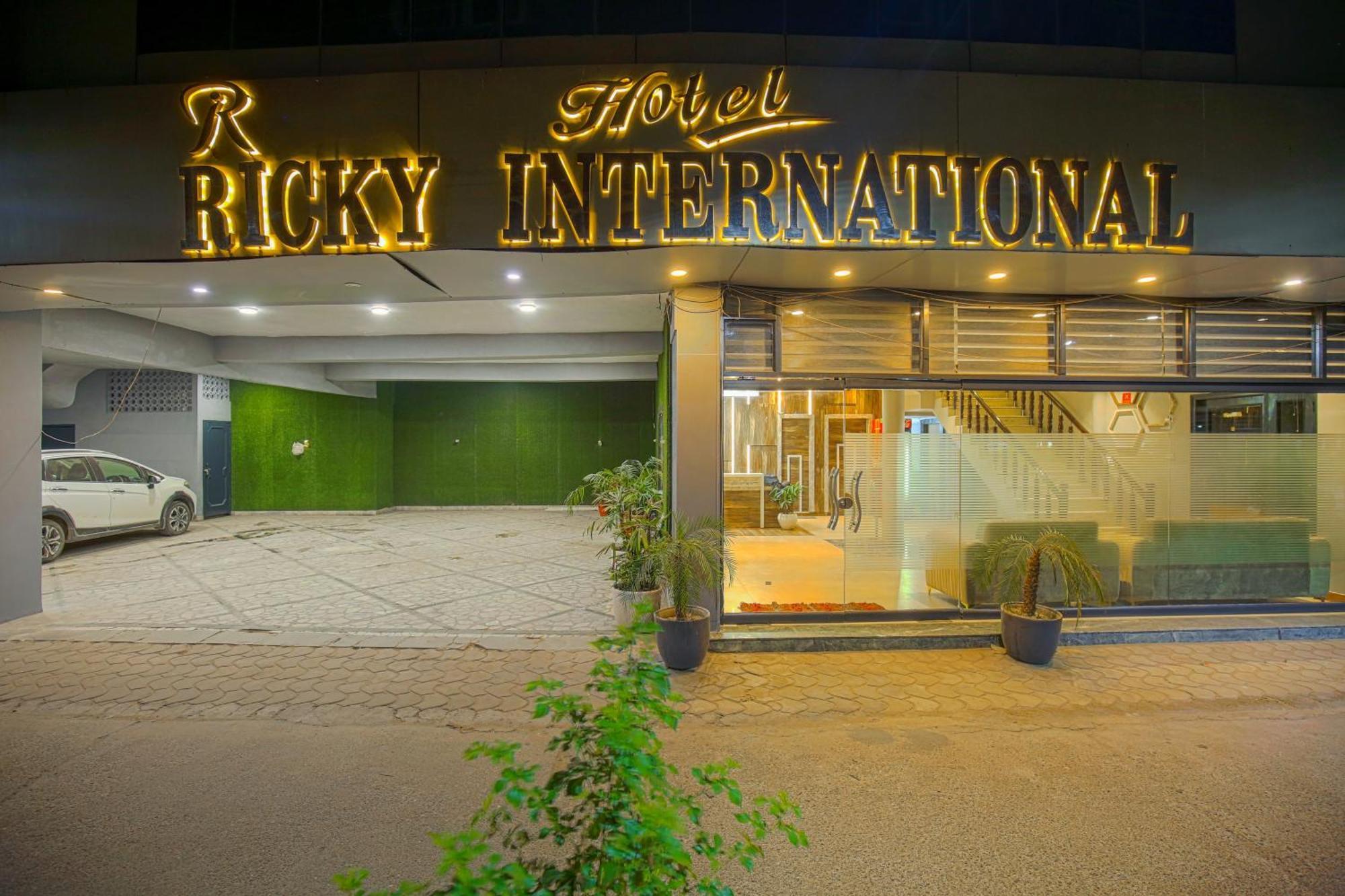 Hotel Ricky International Amritsar Exterior foto